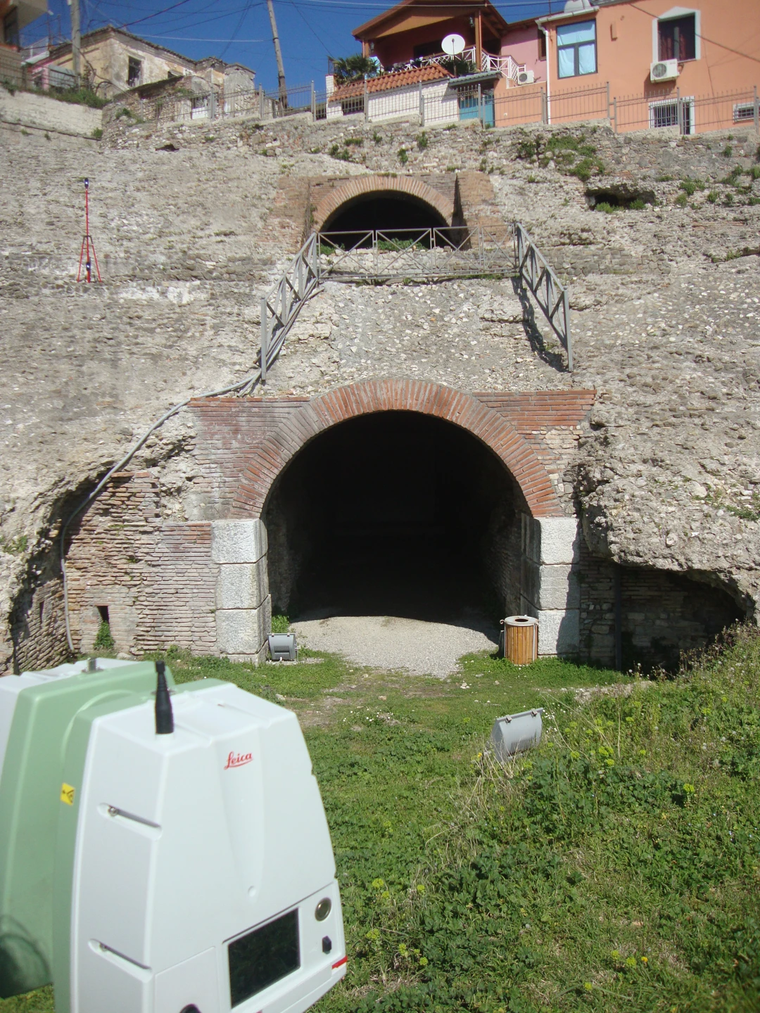 Vista interna anfiteatro romano Durazzo - Archimeter